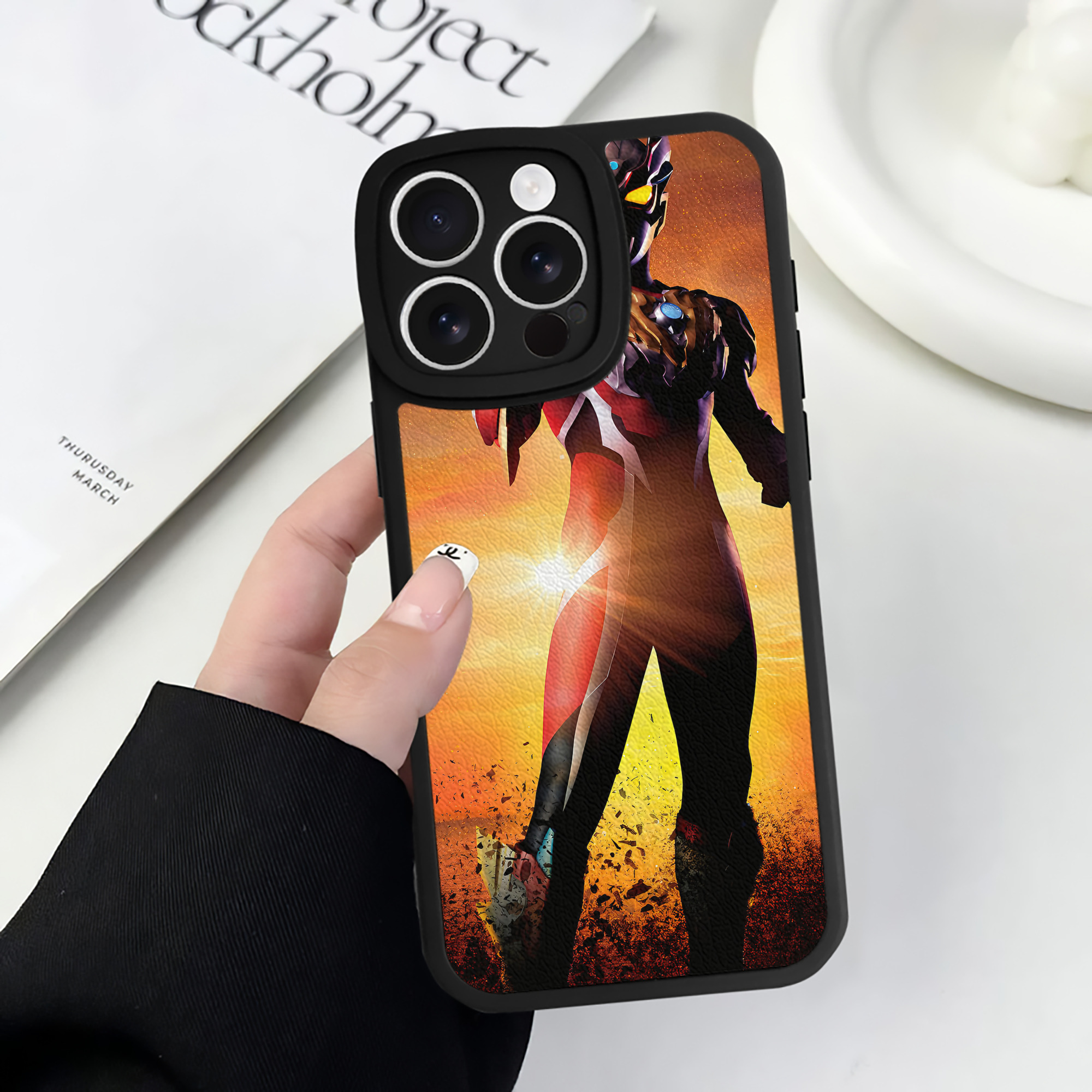 （画像用） ウルトラマン Ultraman 【iPhone 16シリーズ対応】シリコンスマホケース（レザー調） 材質：シリコン